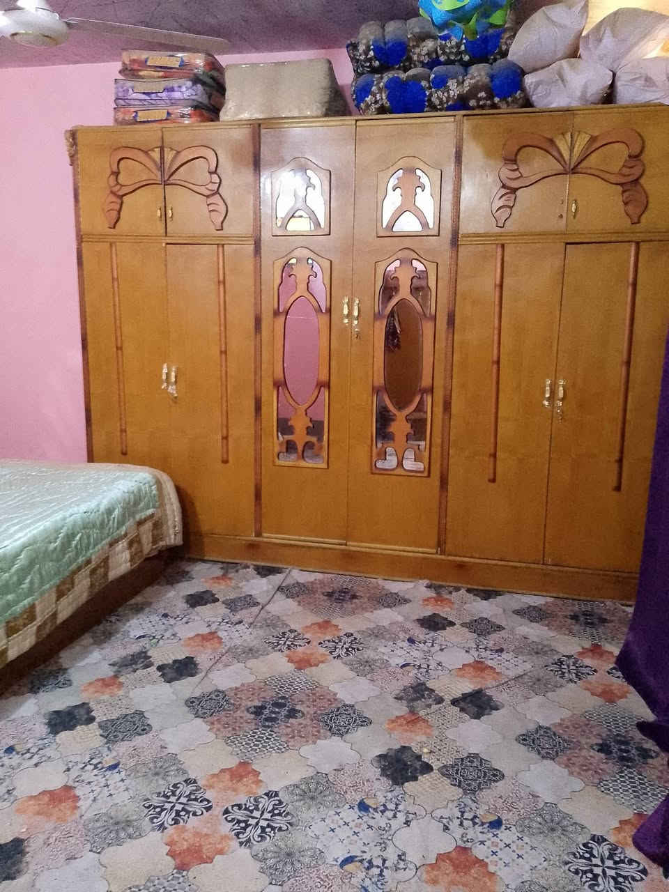 السلام عليكم غرفه سته باب مكان كربلاء السعر 600 وبيها مجال
***********
