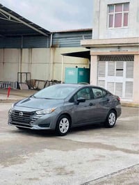 نيسان ڤيرسا مواصفات S موديل: 2023 ملاحظة: سيارة بيها جاملغين صبخ بدون ...