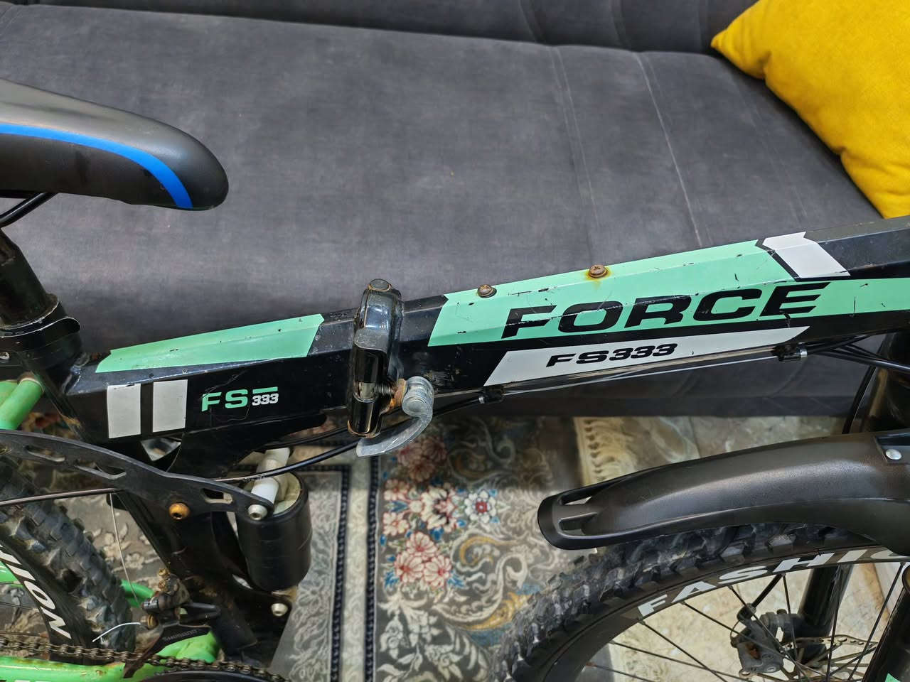 بايسكل للبيع جبلي
حجم 26
دبلات ورا وكدم 
كير الأمامي3 والخلفي7
ينطوي  غني عن التعريف 
السعر 100 وقابل للتفاوض 
حي القاهرة
للاستفسار الاتصال على الرقم *********** أو عل خاص
