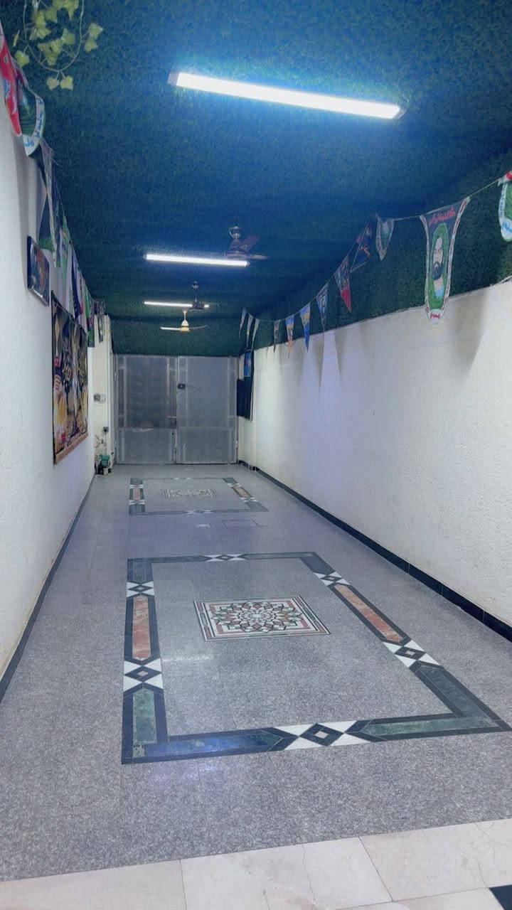 سلام عليكم بيت للبيع مساحه ٢٢٩ متر   وبي  مشتمل ايجار المشتمل ٤٠٠ في منطقه الاورفلي قرب سوق الدجاج  م  سعر 300 مليون للستفسار اتصل ***********
