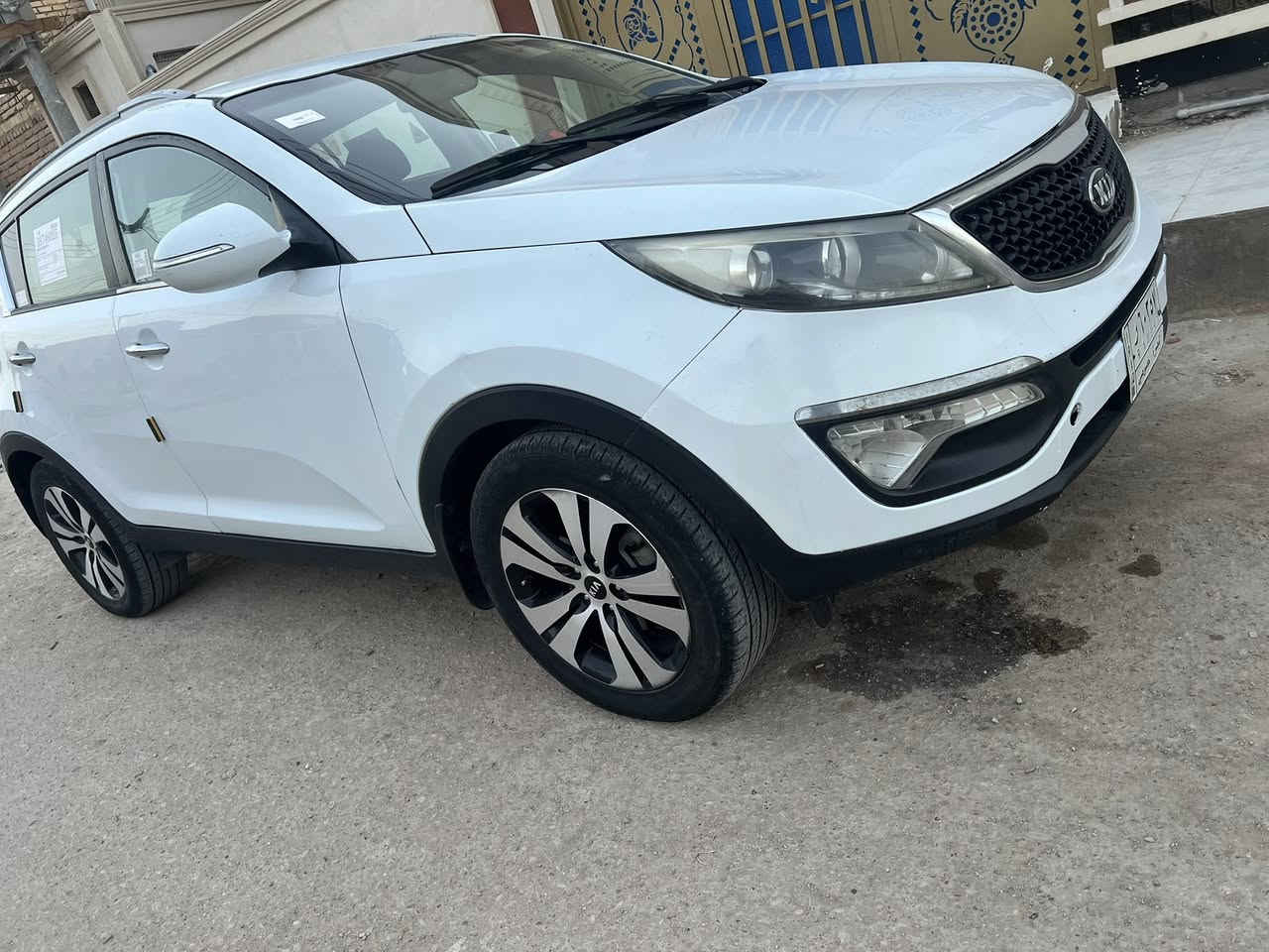السلام عليكم سياره نوع كيا سبورتج للبيع وارد خليجي بيها صبغ بابين وبنيد امبدل والباقي مكفول بيها سونار بلمنشور موجود موديل 2014مشروع وطني سنويه جديده وجاهزه من كل النواحي محرك 2400 دوش كير تبريد حداده كله جديد ومكفول مكان السياره ميسان السعر 105 وبيها مجال قليل الشراي يتصل ***********////***********
