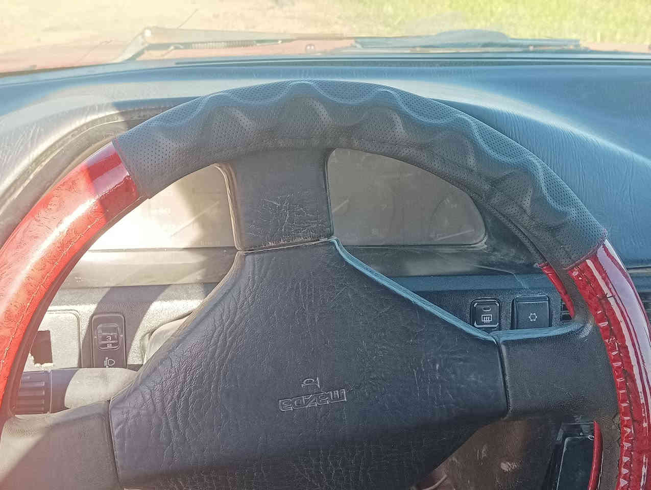 سلام عليكم للبيع مازدا موديل 91كير ومحرك خير من الله صدر تخم تاير محرك لا تنقيص ولاتبخير سنويه ألماني أر تريد تحويل تريد وكاله سيارة خير من الله مكان سيارة صلاح الدين سامراء ناحية المعتصم رقم الهاتف ***********سعرر 17وبيها مجال
