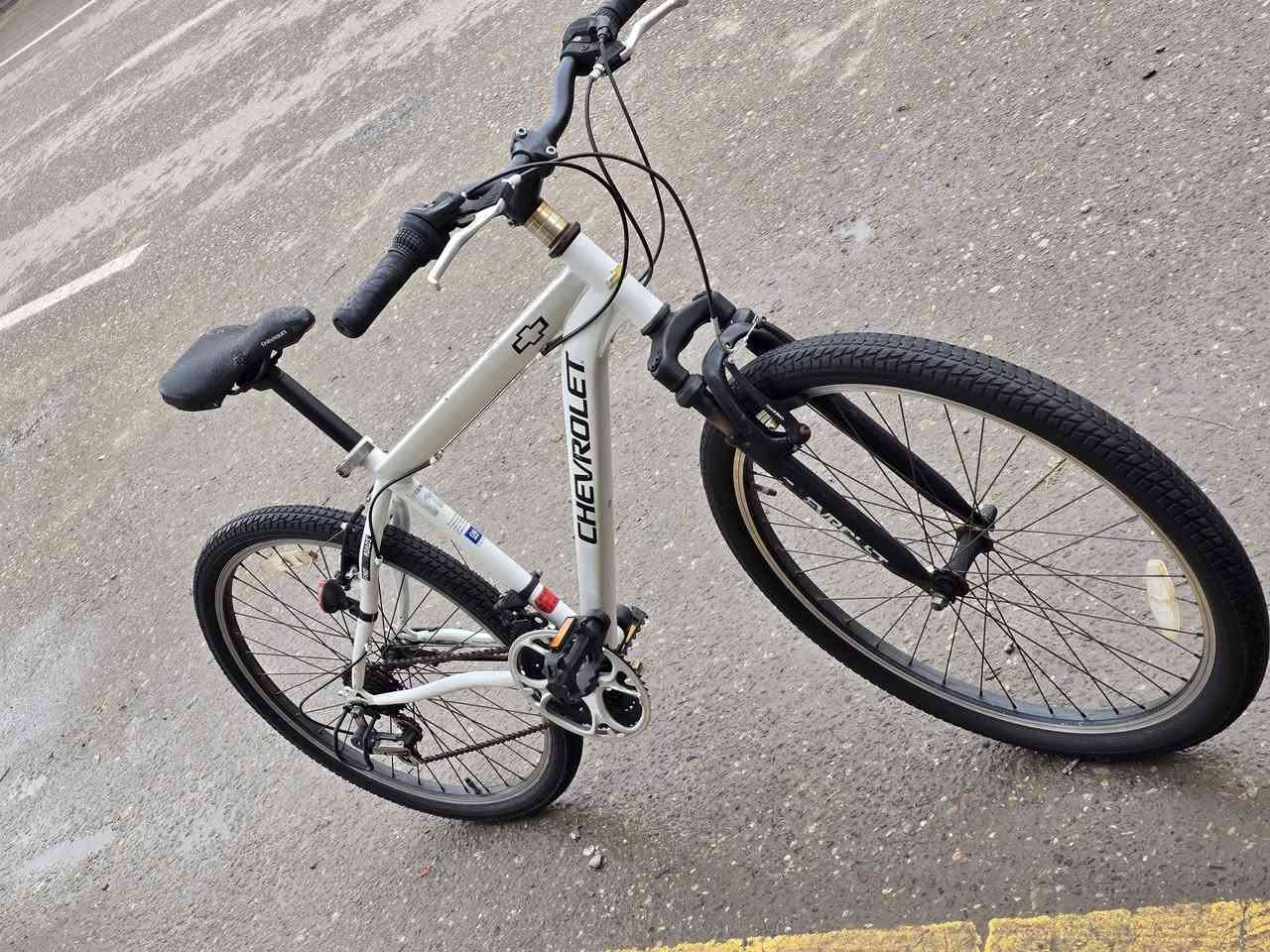 سلام عليكم 
بايسكل ماركة شفرليت 
بالة غير مستخدم
حجم 26 سستم 3×6
سعر 140 
***********
