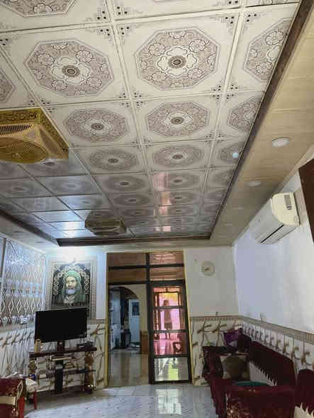 بيت مرتب حديث 300 متر طريق حله ديوانيه قرب شركة الرنا يبعد عن شارع العام 150 متر طابو زراعي سند25 السعرمناسب جدا  60 وبي مجال اتصال عالرقم ***********
