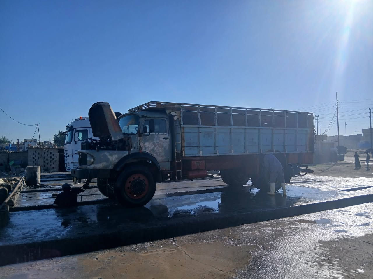 مارسدس اقجم لبيع   1961  سعر 
20مليون وبيه مجال مكان البصره زبير***********
