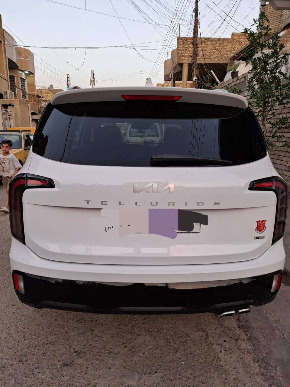 للبيع  🔥
Kia Telluride  ex xline موديل 2024 فول الفول 

الون ابيض

الموقع: بغداد – الاورفلي 

💰 السعر345 قابل للتفاوض البسيط للجادين فقط

المواصفات 

✔ محرك 3.8 V6 – كير 8 سرعات

✔ ويل 20

✓5وضعيات قيادة

✔ مقاعد جلد كهرباء (تدفئة + تبريد) لون مشمشي 

/فتحة سقف 

✔ مقاعد خلفية VIP منفصلة

✔ تبريد خلفي + مناخ منفصل

✔ شحن لاسلكي

‏✔ Apple CarPlay

✔ تحكمات ستيرن + USB

✔ نظام صوت هارمن كاردن

✔ شاشة وسط كبيرة + شاشة عدادات ديجيتال

✔ رادار أمامي تفاعلي

✔رادار امامي خلفي 

✔ نظام المحافظة على المسار

✔ نظام النقطة العمياء

✔ حساسات خلفية

✔ تنبيه اهتزاز الستيرن مع الرادار

‏✔ Auto Hold

✔ سايد بريك إلكتروني

✔ حماية فتح الباب عند مرور سيارة

✔ لايت 4 عدسات أوتو

✔ صندوق كهربائي شفط

✔ أوامر صوتية 

حادث بسيط –بدون ايرباك صور الحادث مرفقه بالحقيقة احلى من الصور 

رقم الهاتف/***********
