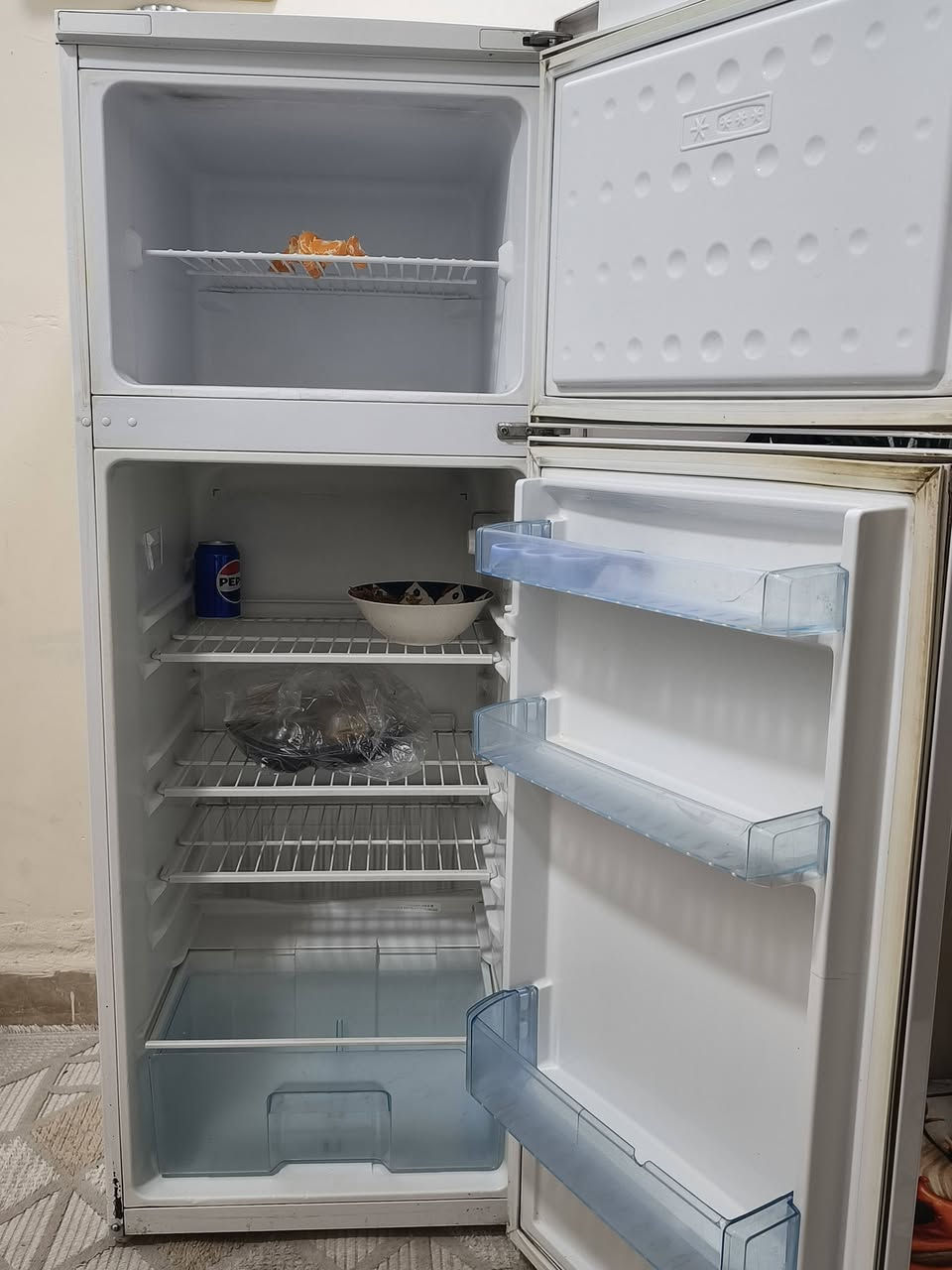 ثلاجه 14 قدم تجميد فول نظيفه +مجمده صندوك ام الدولفين اخت لحديده مكاني حي الجهاد
يوجد توصيل ***********
