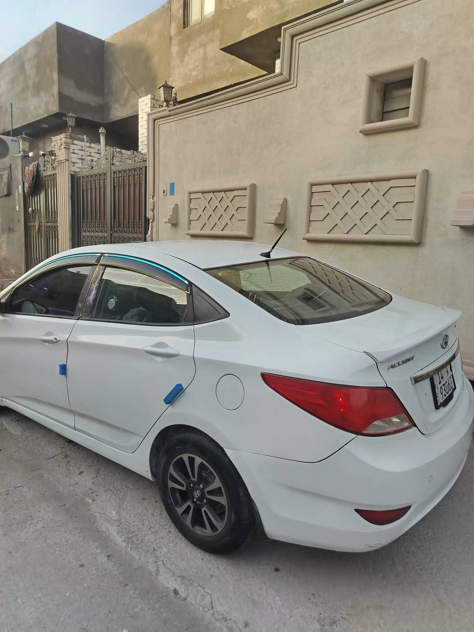 سلام عليكم اكسنت مديل 2016 رقم بصره نكليزي 
وراد خليجي محرك  1600 
سياره فول موصفات فتح تحكم ستيرين شاشه كامره
سياره بيهه طخه بل بك لايت صفحت اليمنيه
وبيهه صبق مكانات مكفوله ضربه القويه وتبديل
مكينه كير وحداديه تخم تأير خير من الله
سعر 83 $وبيهه مجال
مكان بصره حي بغداد
رقم الهاتف ***********
شراي يتصل ما متواجت عل انت
