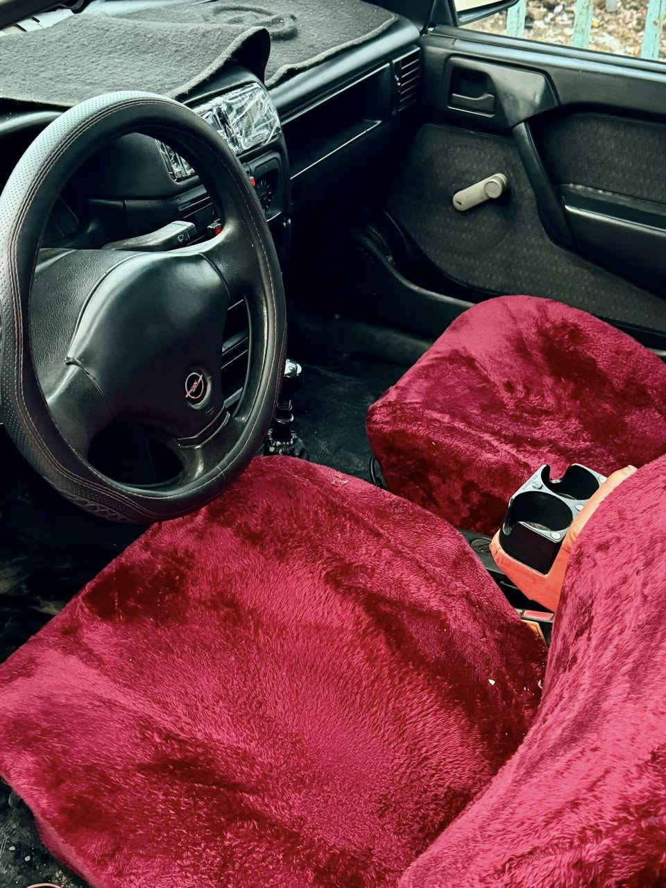 ئۆپڵ ڤیکترا مۆدیل ٩٢  مەکینە ٢٠ ئاڕم پلاسیک سلیمانی گێر و مەکینە بەشەرت سڵایت
٤ ویل تازە هەموو گیانی بەشەرت  هیچ لێدراویک نیە
سعر ٣٠ گەڵا مەعمەلە کەم
***********
***********
