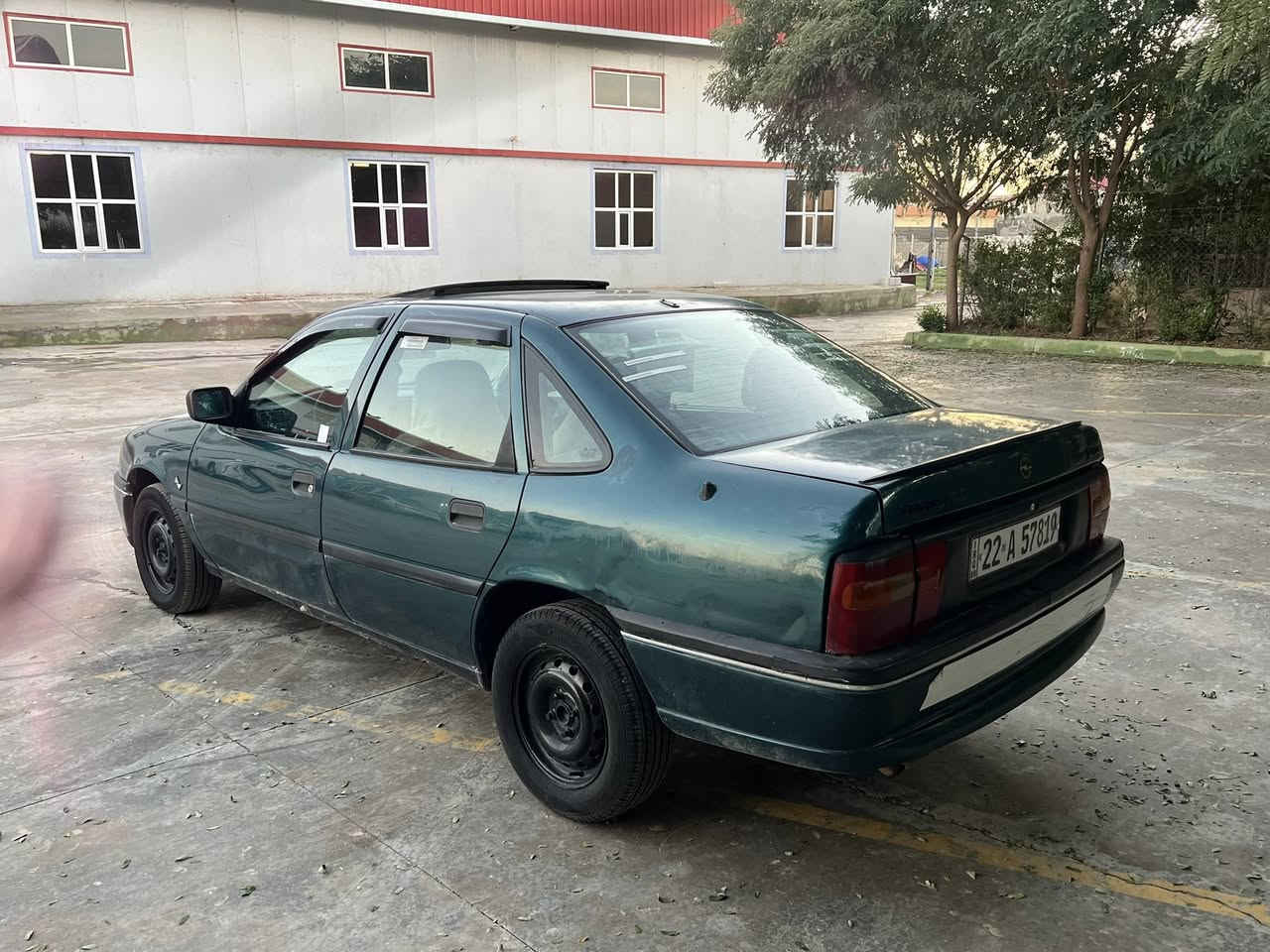 فكترا موديل 95 رقم اربيل جديد لحد ٣٠ محرك ٢٠ بدون عيب سيارا بلاديه بدون صبغ بس بيهه طخه جاملغ سكن سعر 42 بي مجال بسيط ***********
