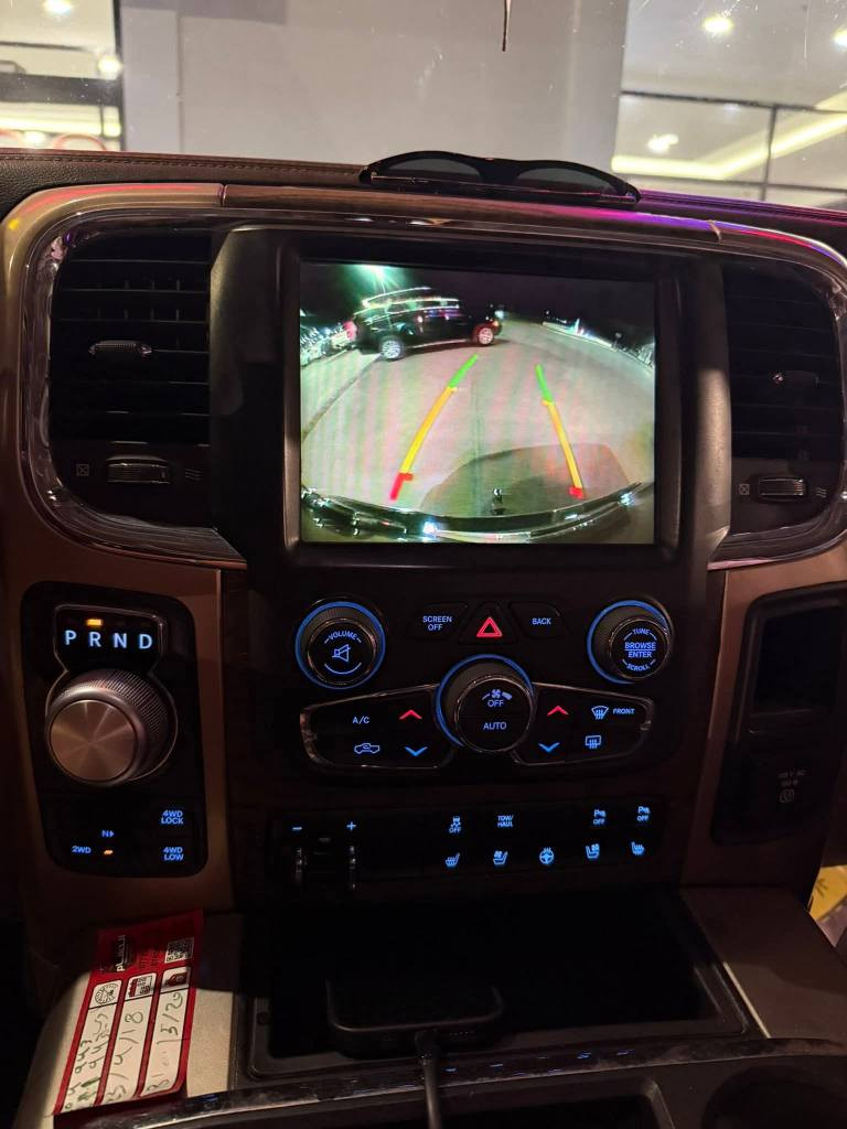 السلام عليكم للبيع دوج رام
مراوس او بيع 
لونك هورن ادشن من النوادر
الوحيده بهل موديل بهل مواصفات
رقم اربيل باسمي  سنويه وهزه جديده
الداخل جوزي و اوف وايت
باب طويل بدي قصير
دوج رام 1500
موديل : 2018
العداد :  120 الف 
المحرك : V8 5.7L .

بصمات 
تبديل ٣ قطع نفس اللون 
جاملغ امامي
وباب السايق 
والباب الخلفي 
وبيها مكان بارد قليل كلش 
بجم كبس 
المواصفات :
* دفع رباعي 4x4. فور ويل
* نقطة عمياء. 
*  كاميرا (360) درجة. 
* لوحة القیادة دیجیتال.
* دوسات جانبية كهربائية.
* المصابيح الأمامية زنون.
* كشافات الضباب زنون. 
* المصابيح الأمامية والمصابيح الخلفية LED. 
* دخول ذكي (بصمة). 
* تشغيل عن بعد.
* مقاعد من الجلد الفاخر جوزي 
* المقاعد كهربائية مع ميموري.
* المقاعد الأمامية تبريد وتدفئة. 
* المقاعد الخلفية تبريد وتدفئة. 
*الستيرن تدفئه 
* شاشة كبيرة 12 أنچ.
* نظام ملاحة نفكيشن GPS.
* حساسات امامية وخلفية.
* سقف فتحه
* مانع تصادم خلفي. 
* مكيف خلفي.
*محدد سرعة.
* ويل كروم قياس 22 انج.
* مرايا كهربائية جانبية من الكروم قابلة للطي كهربائيا.
* الشباك الخلفي كهربائي. 
* المرايا الجانبية تدفئة. 
* غطاء حديد  للصندوق الخلفي .
*رام بوكس (صناديق تخزين جانبيه)
* امكانية تعديل ارتفاع دواسات البنزين والبريك.
* هاند بريك 
* حساسات امامية. 
* مرايا مع خاصية التعتيم الذاتي. 
* مساحات تخزين إضافية 
للاتصال ***********

السعر ٢٢٠

مكان السياره بغداد بغداد, العراق
