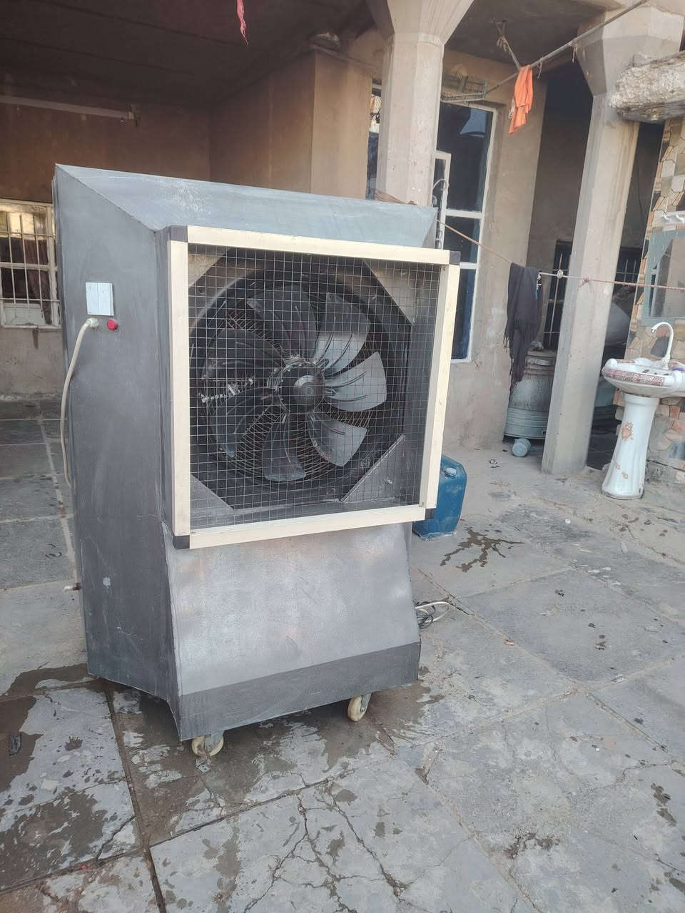 عندي مبرده البيع مال موكب ما مستخدمه فقط 14 يوم
مشتريه 700 
عارضه 450   وبيهة مجال 
مكاني معامل الباويه واتساب ***********
