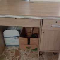 ميز مكتبي