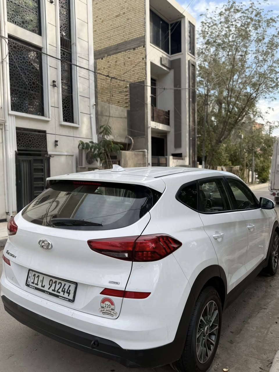 🚗 للبيع: هيونداي توسان 2019
📊 المسافة المقطوعه 70000 mail

🛠️ المحرك: 4 سلندر – 2400 GDi

كفاله محرك وكير وصدر وتبريد والكهربائيات 

⚙️ المواصفات:

• 3 أنظمة قيادة

• شاشة تدعم Apple CarPlay

• مقاعد جلد

• 2 لدات أمامية

• نظام ABS

• فول تحكم ستيرن

• حاجب نهاري

• كشافات زينون

• الدشبول والغرفة الداخليه جديده جدا

• كاميرا خلفية دوارة

• عدسات بالمرايا الجانبية

• سايد بريك دكمه 

• نظام ترحيب

• مخرج AUX

• مخرج USB

• لد أمامي

• مقابض نيكل

• ويل 18 إنش

⚠️ أضرار السيارة:

• يوجد صبغ جاملغ امامي حادث امريكا وباب عكس السايق بي شويه صبغ بالعراق

📌 تفاصيل إضافية:

• رقم السيارة: بغداد – الدولي الجديد. 

•  تحويل مباشر

• لون السيارة: أبيض

📞 للتواصل:***********_***********

💰 السعر:155 ورقة – قابل للتفاوض                   

بيع أو مراوس

  📍 مكان مالسيارة: بغداد الكرخ
