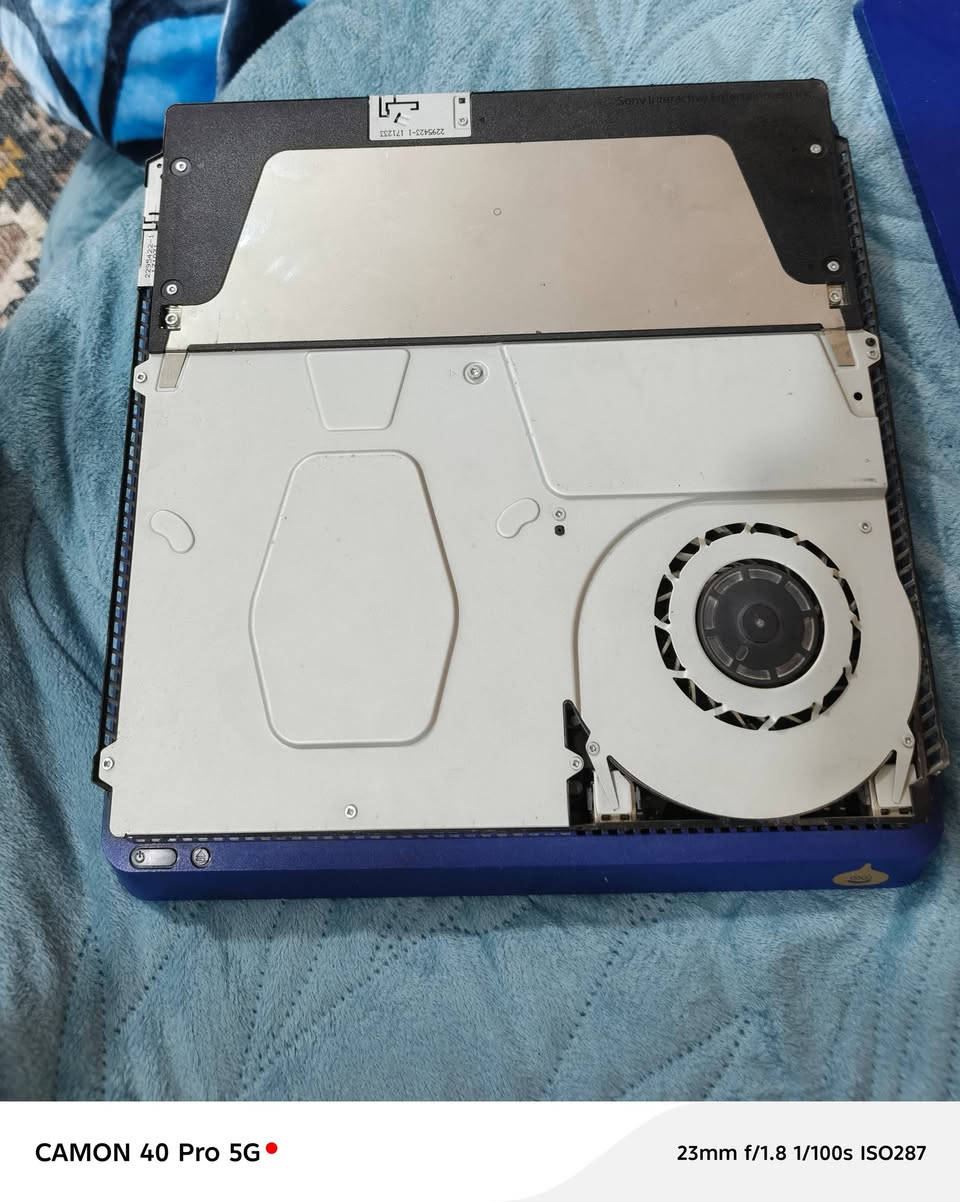 السلام عليكم بلي  ps4  
اسلم اونلاين نظام 13.4
ذاكرة  1 تيرا 
ويا قرص Gta 5 
جوستيكات 2  وثنينهن اصليات  وحدة شغاله والثانية 
بيها خلل كلش بسيط
سعرة 250  وبي مجال قليل 
مكاني البلديات
***********
