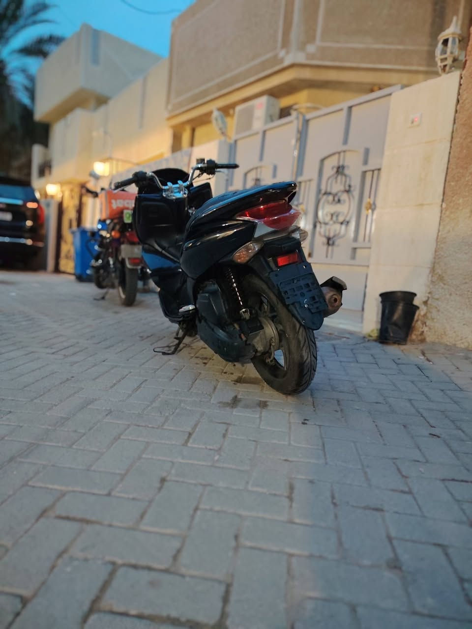 سلام عليكم PCX جيل اول للبيع مكاني بغداد الكريعات ***********
