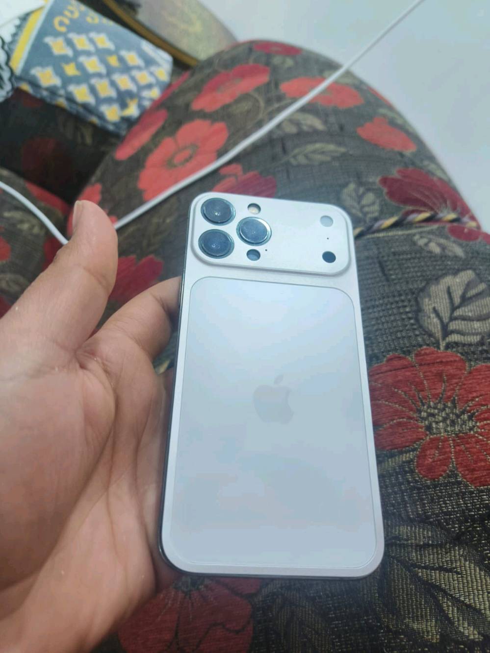 ايفون 13برو ماكس يرادله تخطي ذاكرته512 مبدل شاشه نوعيه زينه وشهر مكسور عنواني بغداد الدوره