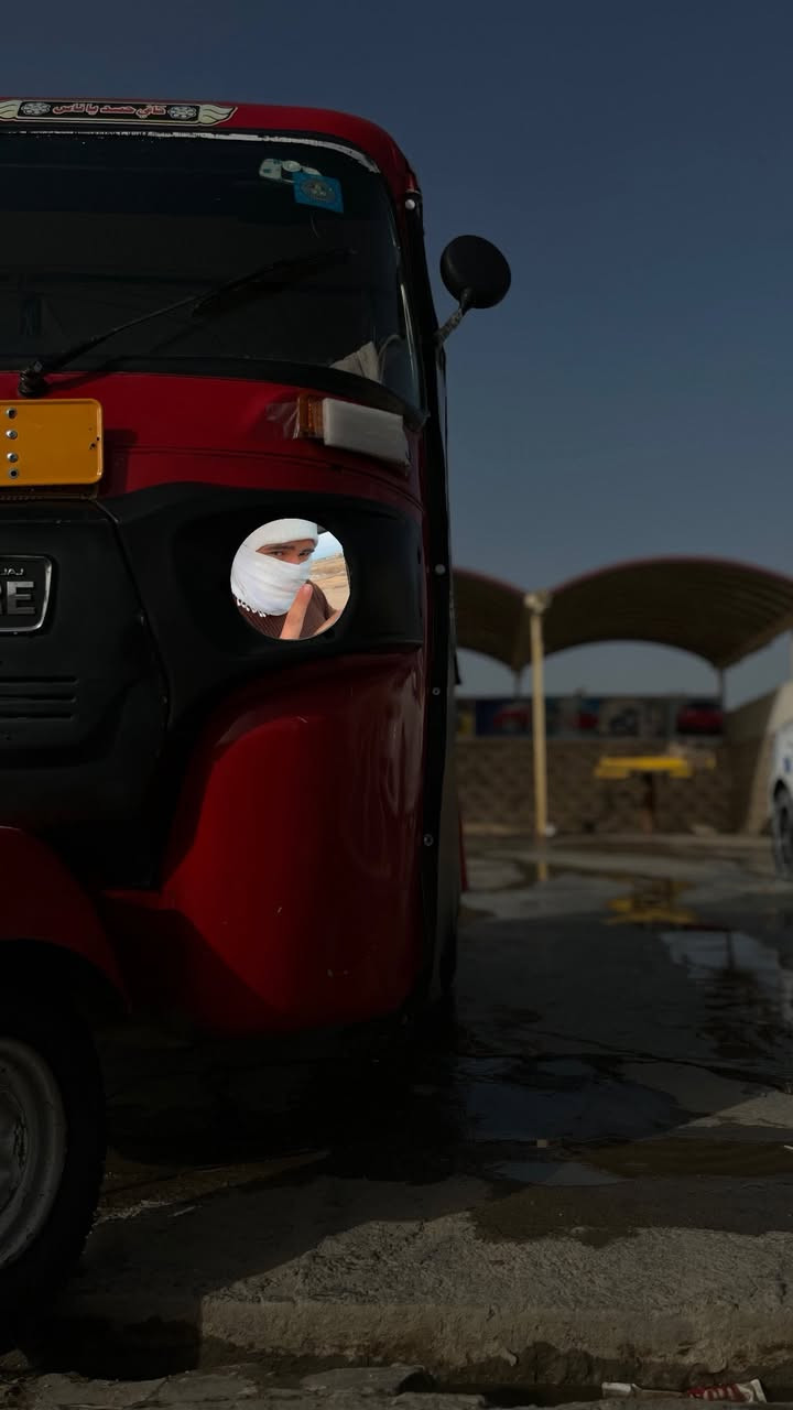 اسلام عليكم تكتك  للبيع موديل 17الشهر 12محسوبه عل 18 التكتك مرقمه رقم انكليزي  امفوله تعمير جديد  مكينه مال عشرين  بين قوسين التكتك خير من الله  معروضه ب6ملايين وبيها مجال  الرقم ***********
