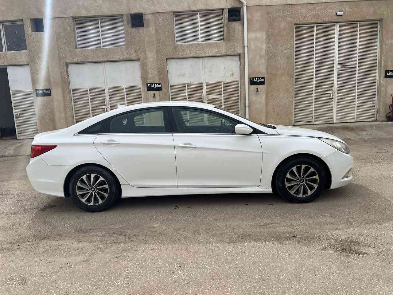 � للبيع هيونداي سوناتا 2014
اللون: أبيض
وارد: أمريكي 🇺🇸
المحرك: 2400 GDi

السيارة بحالة جيدة جداً
محرك وكير شرط، استخدام يومي
تبريد ممتاز، داخلية نظيفة
ما تحتاج أي مصروف
فحص كامل مرحب به

السعر: 115 ورقة وبها مجال قليل 

📞 للتواصل اتصال أو واتساب: ***********

السونار موجود بل الصور
