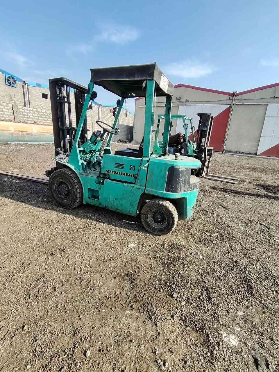 البيع رافعه شوكيه مديل ٨٦     ٢طن تخم تاير ٣حركات السعر٥٠وره ***********
