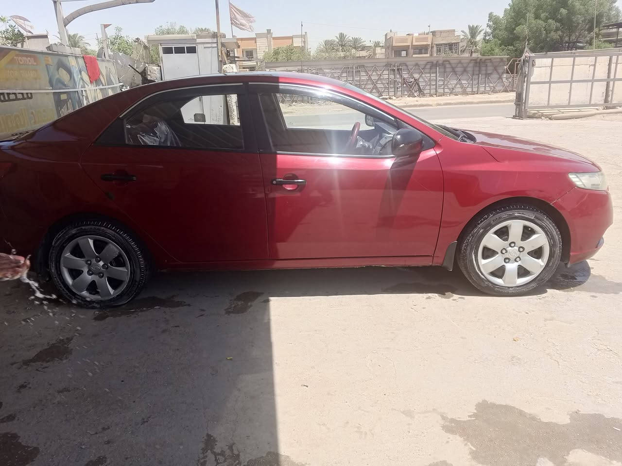 السلام عليكم 
سيراتو 
موديل 12
رقم اربيل بسمي 
بيه صبغ جاملغ خلفي بدون دواخل
سيارة مكفوله من كير ومكبنه 
سيارة مالبيت مال بنتي 
سعر 95
مكاني بغداد 

***********
