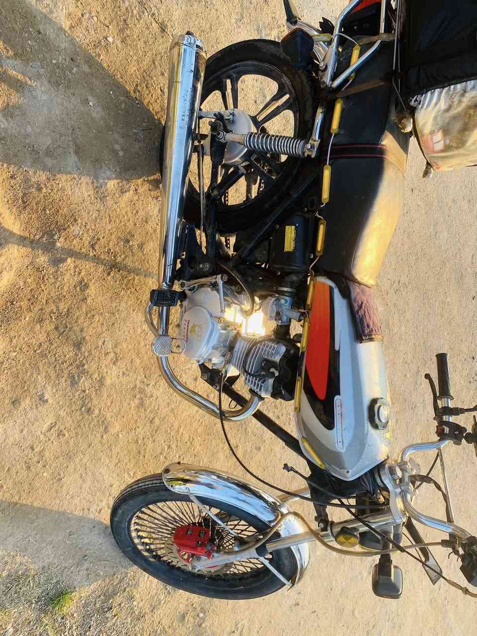 سلام عليكم دراجه تايكر للبيع موديل ٢٢دراجه تخبل شغل وتطلع للشغل صناديك وياه دراجه كامله كهربائيات شغاله نشره عل طول الدراجه دبل اشاير كولشي شغال دراجه نص هندر تشتغل مابيه أي نقص سعر ٤٠٠مكاني بغداد الدوره هاتف ***********
