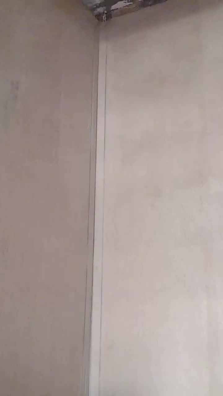 سلام عليكم اي واحد يريد لباخ اني موجود لبخ درجه اوله اسمنت جص او بورك اشتغل كوفه نجف  الواصل رقمي *********** متواجد 24ساعه
