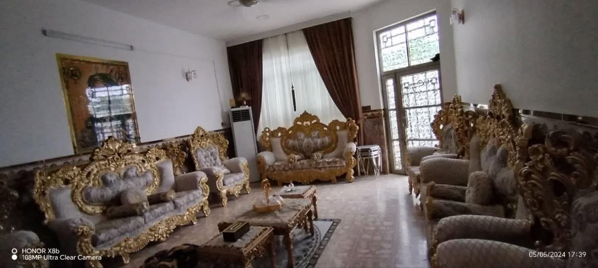 للبيع
بيت 200 متر ، مدينة الإنتصار قرب الراشدية، شارع الخيّاط ، بيت ركن ، طابو صرف سند 25 زراعي ، مواصفات البيت ، كراج، إستقبال ، هول ومطبخ ، 2 ترك ، صحيات خارجية وداخلية، غرفتين نوم بالطابق الاول، الطابق الثاني يحتوي على غرفة نوم ، حمام، هول وسطح ، السعر مع الاثاث 175 
ً 
للإتصال ***********
