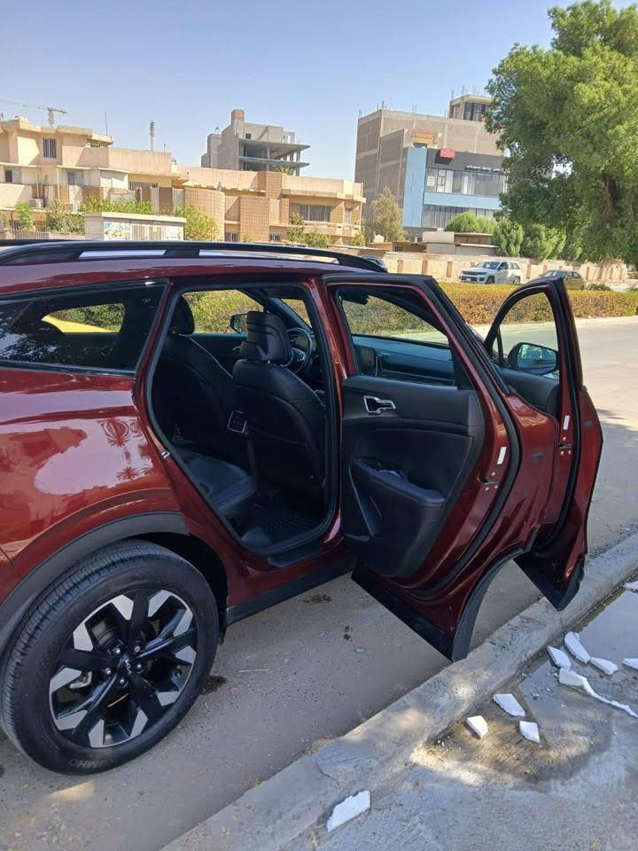 كيا سبورتج 2024  X-line رقم أربيل دخول و ترقيم جديد شهر ال 8
سيارة باسمي (وكالة او تحويل )

ماشية 33 mi 
  وارد أمريكي حادث  امامي دعامية  وقبق الجنطه كلير امريكا  ،  بنيد نفسه مرجع 
ايرباك دركه فقط ومرجع بلادي 
 مواصفاتها
 محرك 2500 
بصمة : تشغيل - ابواب -
 شاشة كبيرة متصل  دجتل كامل 
كيجات الكترونية متغيرة حسب الوضعيات انظمة القيادة : سبورت - سمارت - 
الاضواء ترحيب عند الاقتراب مع ترحيب داخلي عند الصعود او المغادرة
. شحن وايرليس
هيتر امامي بلكشنات
 منافذ تايب سي عدد 3 / 2 في الكشنات ومنفذ يو اس بي ومنفذ جداحة
هاند بريك بصمة
 اوتو هولد
. فول رادارات امامية وخلفية وجانبية
مانع اصطدام امامي - خلفي وحساسات
 تحديد مسار ذكي
 قيادة أليه ذكية
إطفاء ذاتي عند التوقف 
نضام نزول المنحدرات 
 نقطة عمياء
 كروز سرعة. تدفئه كشنات 
كشن السائق كهربائيّ 
 اشاير بالمري
 تشغيل عن بعد 
بصمه عدد 2 
شاشة لمس متغيرة لتحكم ب الميديا او لتبريد
. ستيرن فول تحكمات
وبعد بيها مواصفات 
بسعر جداً مناسب للاستفسار  ‭0775 850 6059‬
اتصال فقط مكلف بالنشر
