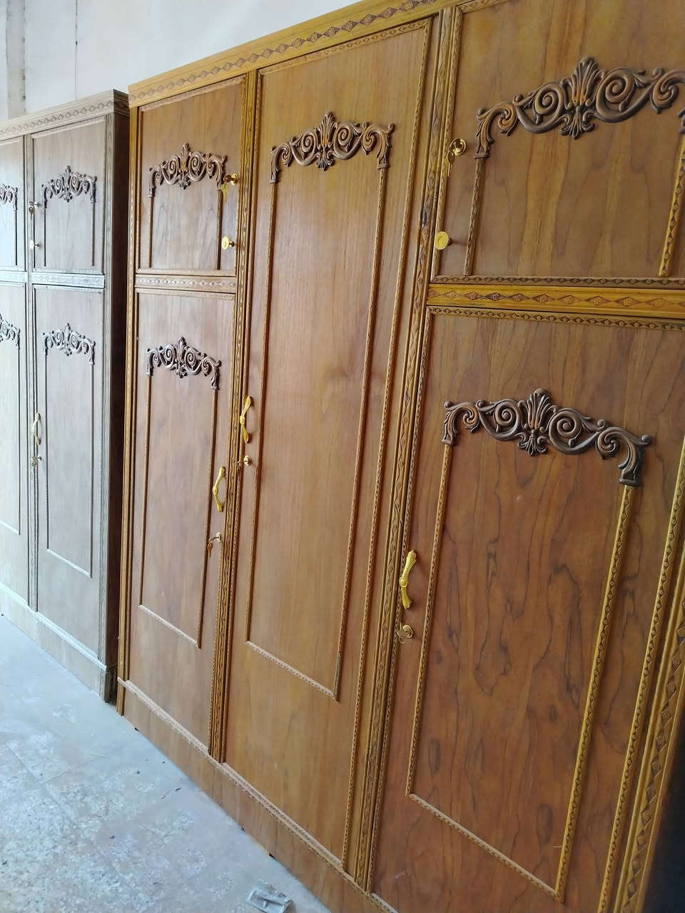 يتوفر لدينا كناتير بوفيات فراش جميع قياسات صاج بعقوبة كاطون شارع أبو رباح مجاور مرطبات السيد *********** مزاد ابو كرار الغريباوي
