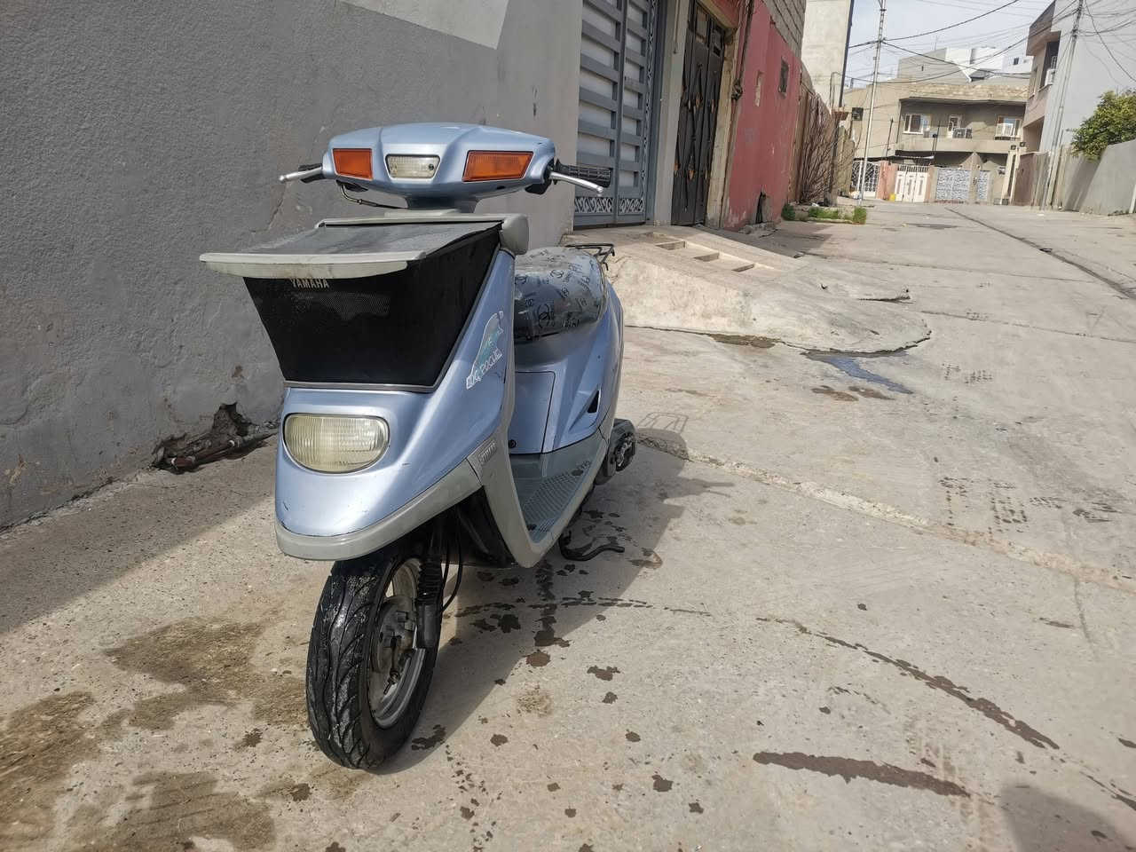 السلام عليكم دراجه سنتين واكفه مامفتوح بس قبر هندر كلشي شغال بس باتري مابي السعر 325 وبي مجال  للطيبي عدك فيتر جيب وياك ابيعك من البيت  ***********
