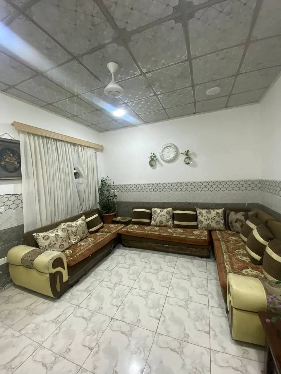 #عروض_مكتب_الدار_للعقار
دار للبيع

الملايين الثانية

قرب جامع العادل

المساحة 100 م مربع واجهة 10م 

ط1 غرفة نوم واستقبال ومطبخ وصحيات

ط2 ) 3غرف وصحيات وبيتونه

سند زراعي قرار 25

خدمات كامله /ماء/ كهرباء /تبليط 

للاستفسار أكثر اتصل على الأرقام 

***********

***********

***********
