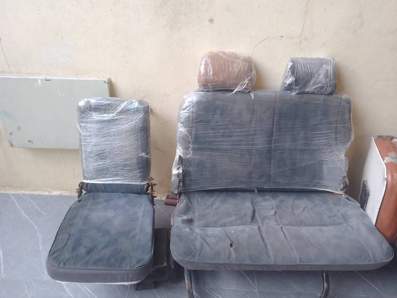 كشنات للبيع طخم كامل او تكات ابيع السعر 300 رقم الموبايل *********** بي واتساب
