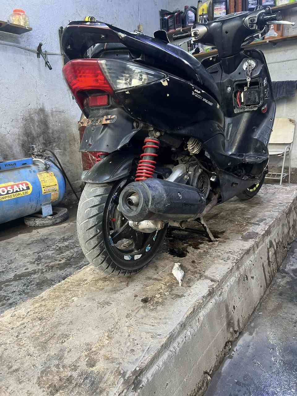 سكنس نثيه 140 دراجه كفاله نقصه فقط ترايش نكره بكل وقت شلعه ومعدل كهربائيات شغاله شلعه ومعدل هجم دراجه بلاديه عنوان الثعالبه ***********
