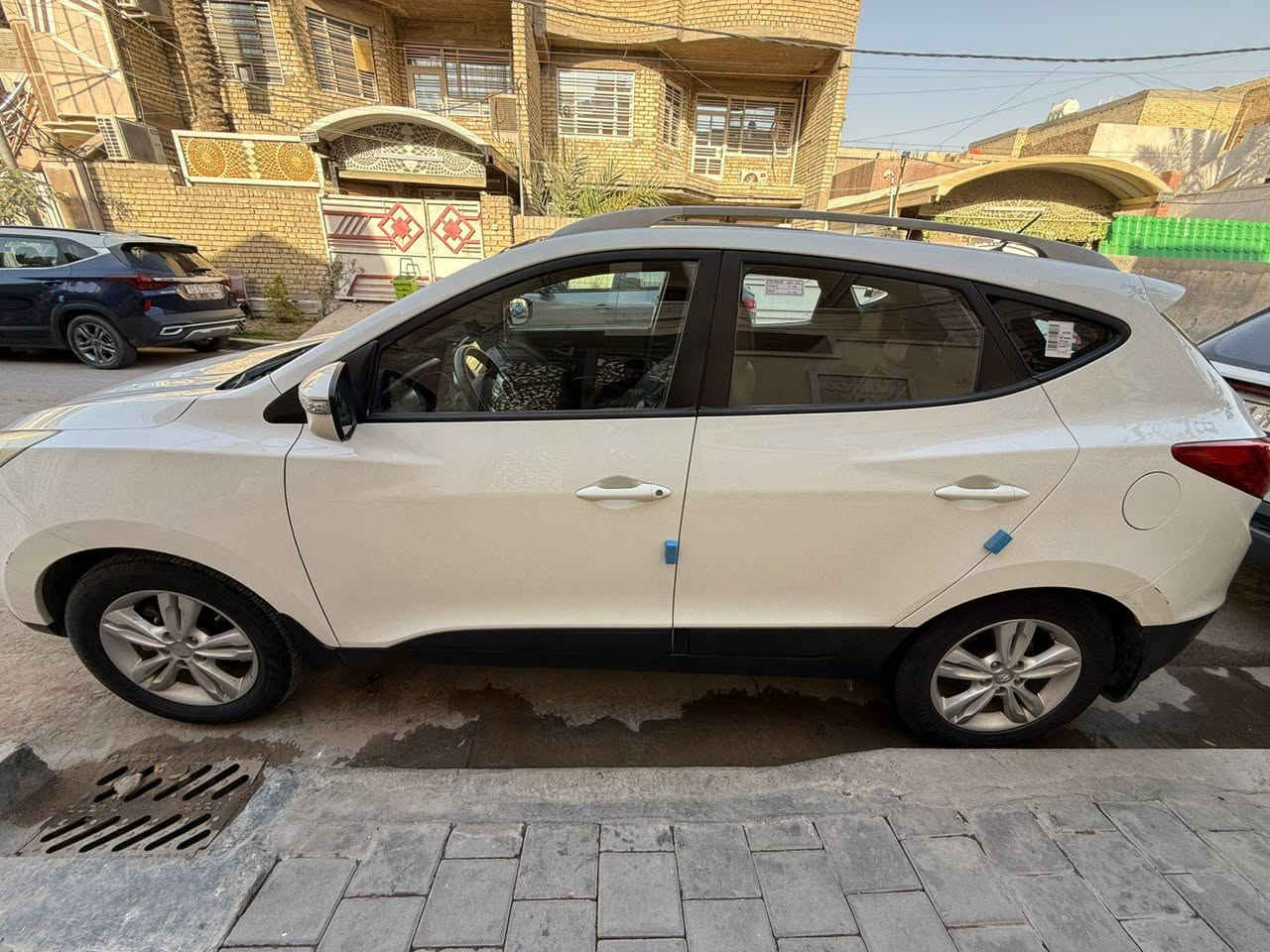 السلام عليكم
توسان موديل 2013 خليجي سيارة مكفولة كفالة عامة من ضربه وصبغ وتبديل مكينة وكير شرط الفحص تخم تاير وتبربد شاشة وكامرة بنوراما واشارة بالمري تحكم جهتين دوشمة عامة رقم مميز باسمنا تحويل ثاني يوم داخل لونين منظومة بانزين كلها جديد.  سارة مال بيت جديدة كلش سعرها 145مابيها مجال مامتواجد.ع الفيس اتصل على راعيها *********** احمد ابو طيبه
