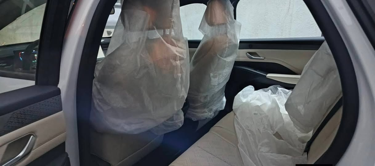 شركه الموسوي لتجاره السياره الزيرو  فقط
توفر بي واي دي كن بلص موديل 2025
اليكم المواصفات: 

انتبه السياره : هايبرد & بانزين & كهرباء يعني التفويله الوحده بانزين نمشيك 2100 كيلو
سعه التانكي 65 لتر
موديل 2025
حساسات
حجم المحرك 1.5
شاشه اصليه
كامره خلفيه
هند بريك كهرباء
دشبول شاشه ديجيتال
اوتو هولد
مفتاح التشغيل بصمه
تشغيل عن بعد تحكمات مقود
اوامر صوتيه
منفذ طاقه
منافذ شحن
جلد حياكه
دخول ذكي
3 وضعيات قيادة
اشاير بالمري
تتسع المقصورة ل 5 ركاب
المقاعد جلد رياضي
اريل نفكيتر
اناره داخليه LED
لد امامي LED
قطعتين تبريد
مثبت سرعة
حجم الاطار 16
مانع تزحلق
شاحنه خلفية
كير كرستال 
البطارية ليثيوم الاقوى والاطول عمرا في عالم الهايبرد
بصمه مع كارت 

للاستفسار : ***********
***********
السعر : 18.400.000 دينار عراقي فقط
المكان بغداد الكرخ
