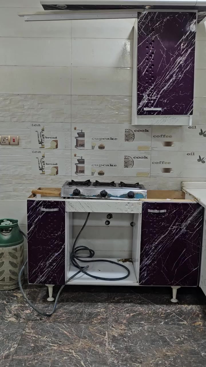 السلام عليكم غراض للبيع نظيفة جدا تواصل عبر الرقم ***********
