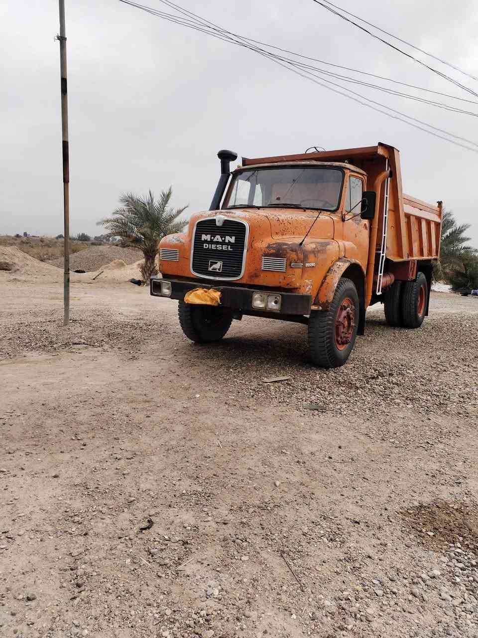 سلام عليكم مان لبيع موديل 82 بلادي سياره خير من الله  مابيه صبغ  محرك مجفت جديد  وكير  وكسن كلهن مكفولات  ***********
