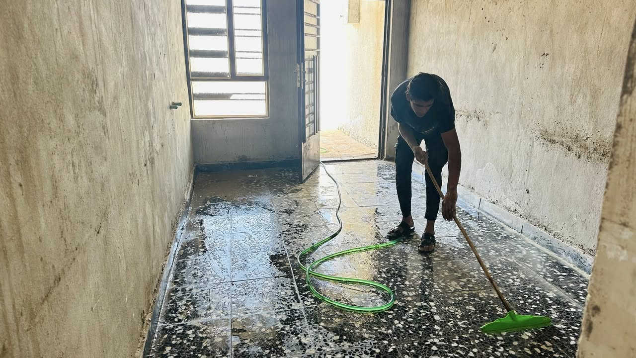 *********** بيت البيع مساحه ٢٠٠ متر كامل البيت خلف سبوت سنتر قريب على شارع تفاصيل على رقم
