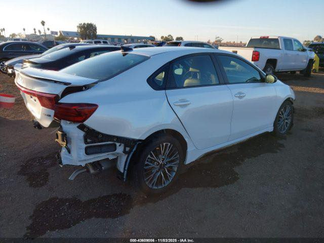 السلام عليكم فورتي جيتي لاين موديل 2024 سياره حالين بل عقبه بعمان ابيع على وضعها تريدها واصل بغداد او بل حره عمان 
اي ستفسار ***********
