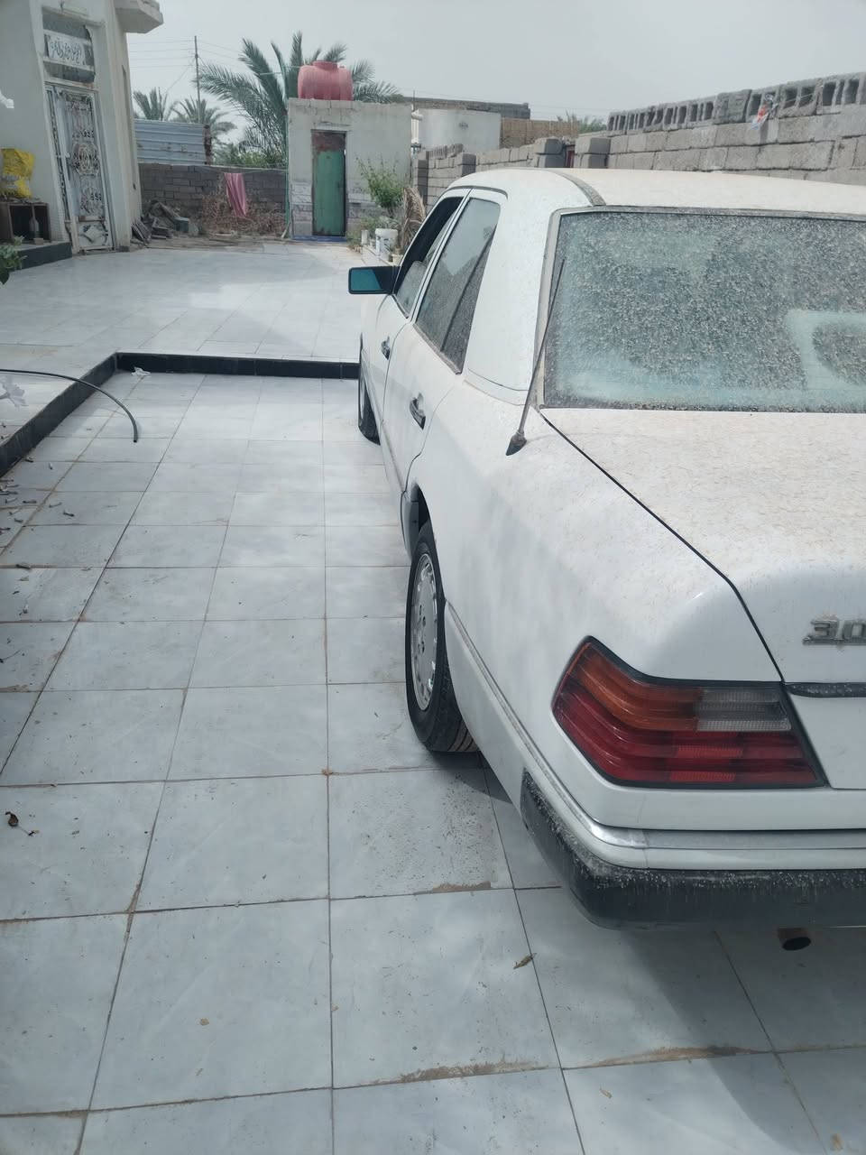 السلام عليكم مارسيدس دب موديل 91 محوره3000 فيفتي تبريد ثلج  سياره مكفوله من كلشي سعر  70 بيه مجال قليل *********** مكاني البصره القرنه
