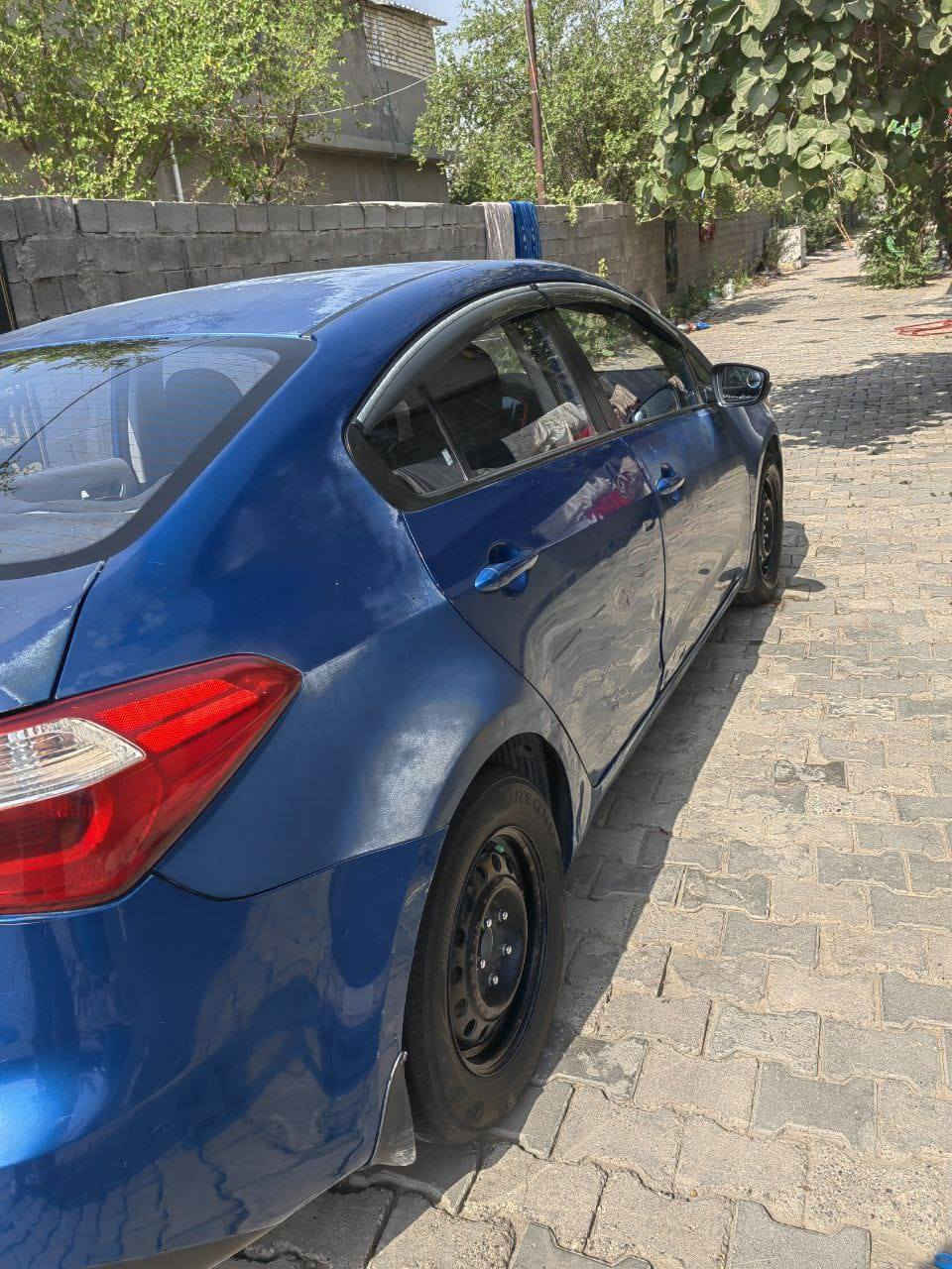 السلام عليكم 
سيراتو موديل ١٥ رقم انكليزي بغداد 
السياره مكفولة من الحادث اتكفلك من الحادث والكير والمكينه والكهربائيات وتبريد كله ع الفحص وشغال 
السياره ضررها جارده وشخوط وكم طعجه واضحات كدامكم للبيع سعرها ٩٨ورقه مكاني بغداد حي النصر 
***********
