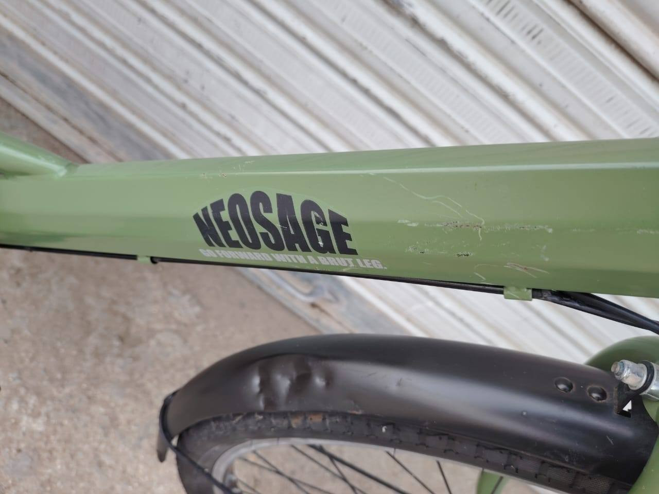 السلام عليكم ورحمة الله وبركاته
بيسكل بناتي حجم ٢٧ تاير عريض أوزان 
باله ياباني النضافه فول  
ماركه ( NEOSAGE) 
 سيبايه عضم اصلي
السعر (  160  الف ) 
 كير ٦ نمر شيمانو اصلي 
لون ميمز زيتوني القطعه مختمه 
تاير عريض أوزان يتحمل وزن 
كشن طبي اصلي أوزان 
فول موصفات قطعه نضيفه 
عنوان المحل بغداد الحبيبيه 
هاتف *********** 
الاستفسار واتساب
