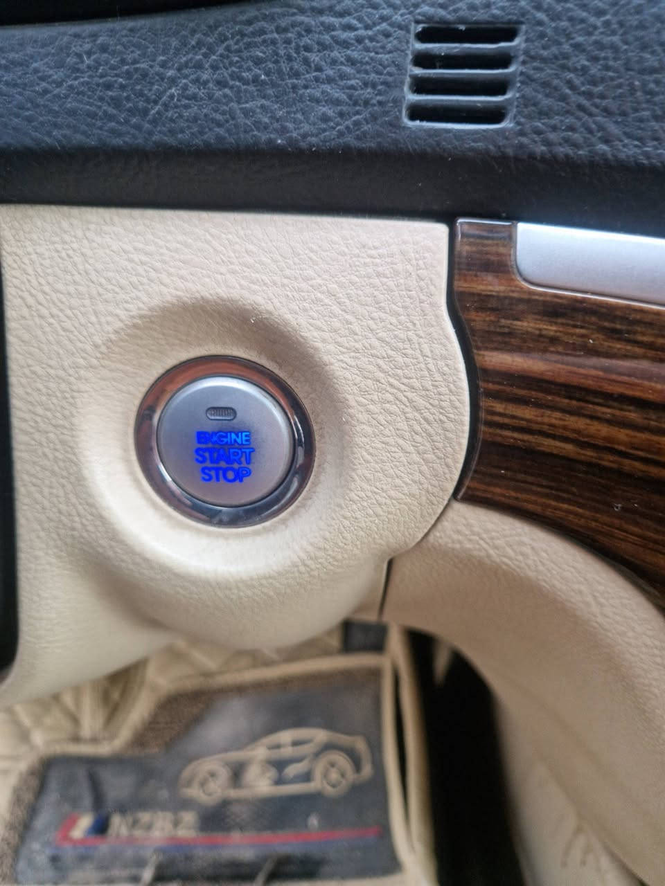 سنتافيا 2011
خليجي
فول الفول
حته فور ويل
بدون صبغ
فقط دعاميه خلفيه
بارد في مكانين غير ظاهر فقط في السونر يبين
صدر وتخم تاير كله نظيف
الداخل مشمشي جديد
فتحه
بصمه
جامه الاماميه جديده
فحص وهزه وسنويه جديد
محرك ٦ سلندر مفتوح
بدون راجز صباحا
ماشيه ١٦٠ الف
السعر ١٥٥  وبيه مجال
العنوان بغداد الكرخ العامريه
***********
***********
لطلب السونر اكو واتس اب
