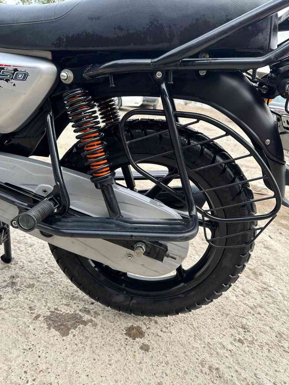 بوكسر 23 رقم وسنويه بأسمي تحويل ثاني يوم 
دراجه خير من الله جبليه مابيها اي نقص كبل لشارع
كهربائيات شغاله كير مكينه كفاله الدراجه خرسه بالعافيه على الياخذها عارضها ٢٦٠٠ وبيها مجال لشراي مكاني بغداد الوزيريه ***********
