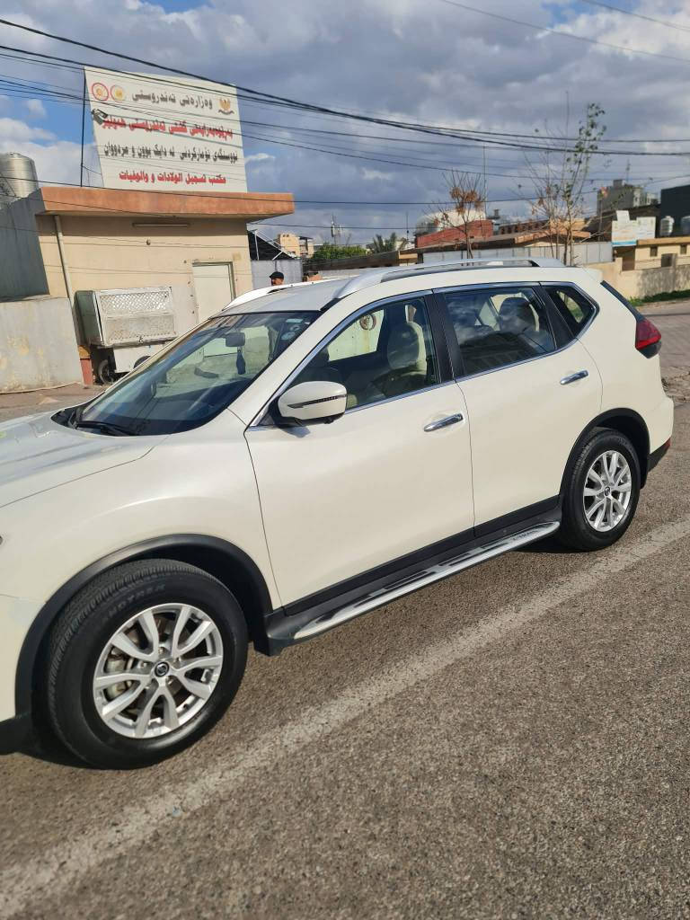 نیسان اکسترێل ٢٠٢١ بێ سبوغ تەنها یەک ساردی و پشت لایتەکەی گرتوە بێ ژورێ  لەچامرغی پێشەوە سەیارەی مالە  هەزە سەنەوی نوێیە وەک سفرە پۆ پەیوەندی *********** أربيل, العراق
