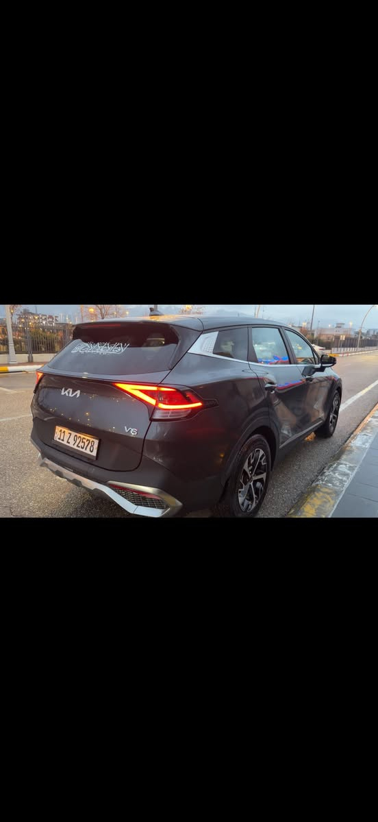 السلام عليكم ..Kia Sportage
موديل ..2023..
فئه ال. L
وارد امريكي 🇺🇸..
الممشى .. 95.000
رقم بغداد .
مكينه . 2500
المواصفات .فول عدا البنوراما ..
كشنات تدفئه ..
كشنات جلد ..
رادار .. 
سياقه ذاتيه..
شحان لاسلكي..
شاحن تايبسي عدد ٣
اتضمه الصوت والتبريد شاشه بيانو بلاك..
تشغلين عن بعد ..
حساسات خلفيه اماميه..
كامرا خلفيه..
شاشه متصل .. تدعم الكار بلي 
مع تغير ثيمات عداد السرعه ..
اوتو هولد ..
‏Auto Start/Stop)
نضام نزول المرتفعات 
للاستفسار عن حادث السياره او السعر 
هاتف..***********
عنوان السياره بغداد حي العدل ..
