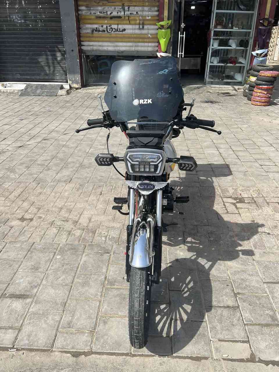 السلام عليكم سونك ٥ كير موديل ٢٠٢٥  مكفوله الدراجه جديده وحته ما ماشيه هواي سعرها ٨٥٠ وبيها مجال مكاني بغداد مدينه الصدر ***********
