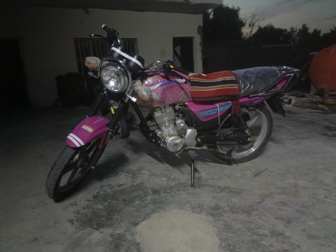 سلام عليكم دراجه دايوان للبيع موديل 2022 محرك جديد برغي مامفتوح بيها سلف كهربائيات شغاله الدراجه كلك مكفوله بكفالتي السعر 850 وبيها مجال مكاني كربلاء الحسينيه الهاتف ***********
