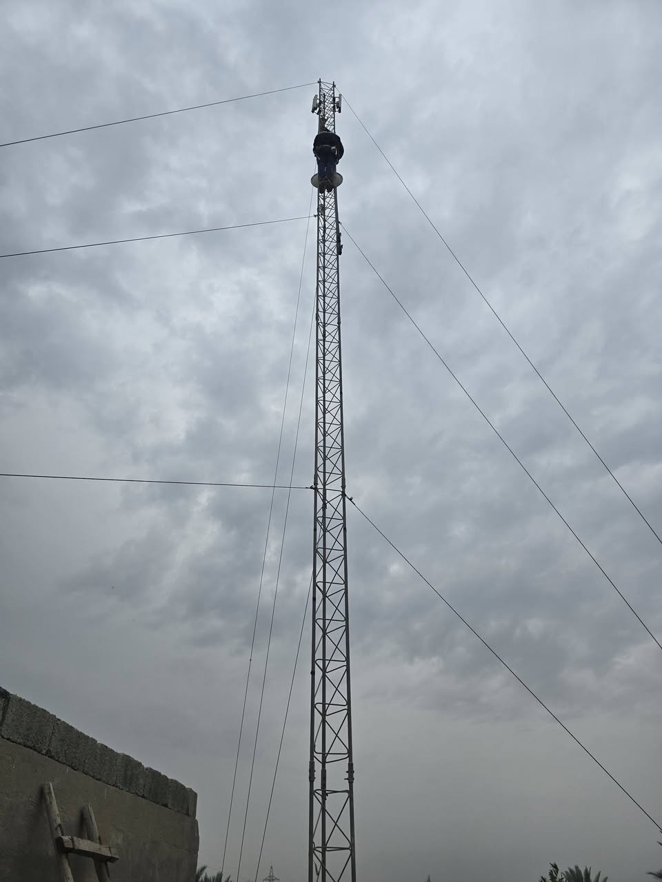 تم تفصيخ ونصب ١٨ م كربلاء طويريج.
***********
علاء
